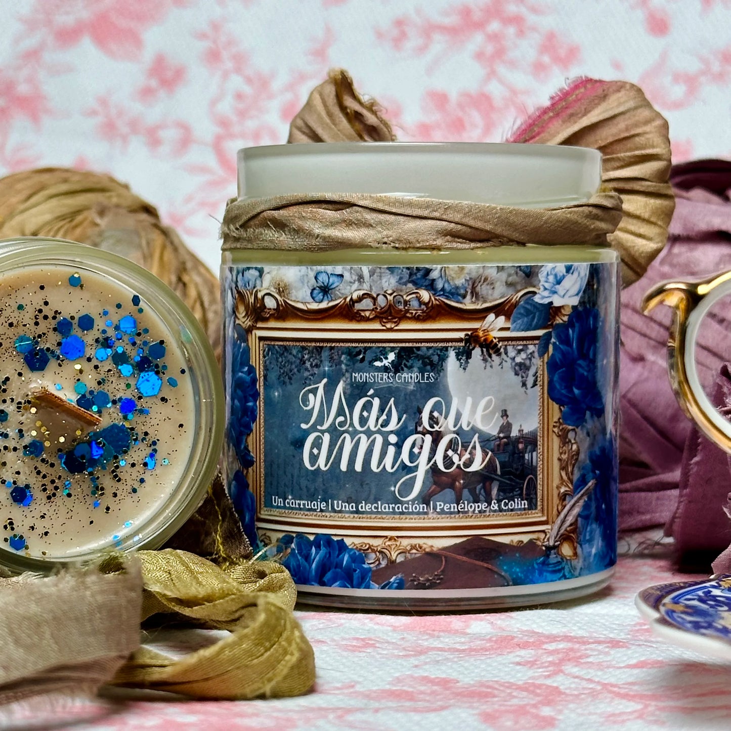 Vela "Más que amigos" Los Bridgerton - Monsters Candles ® - Velas Literarias artesanas de soja 100% ecológica