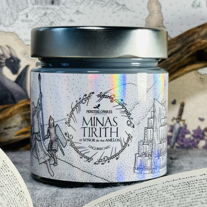 Vela "Minas Tirith" El Señor de los Anillos x @aaguirreart - Monsters Candles ® - Velas Literarias artesanas de soja 100% ecológica