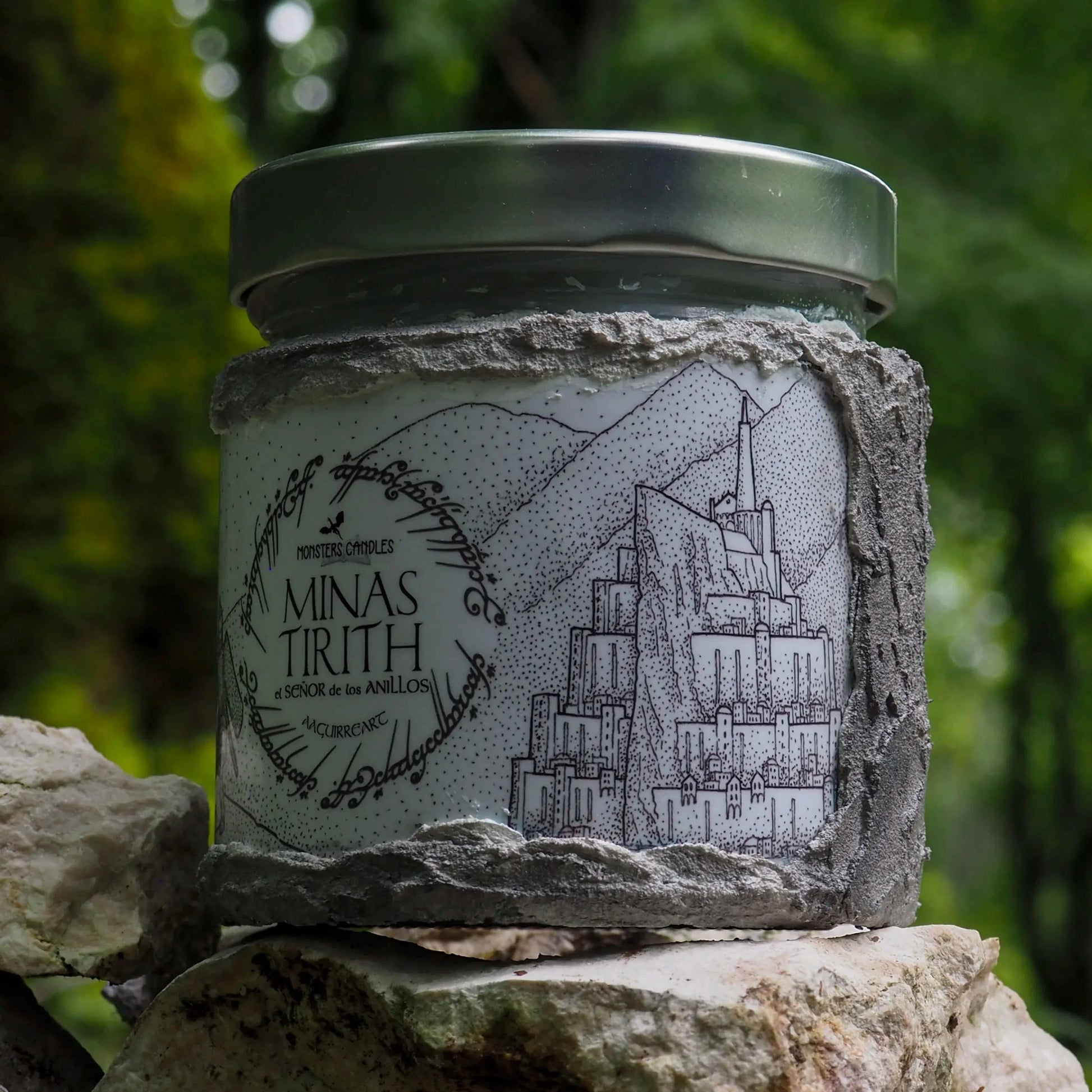 Vela "Minas Tirith" El Señor de los Anillos x @aaguirreart - Monsters Candles ® - Velas Literarias artesanas de soja 100% ecológica