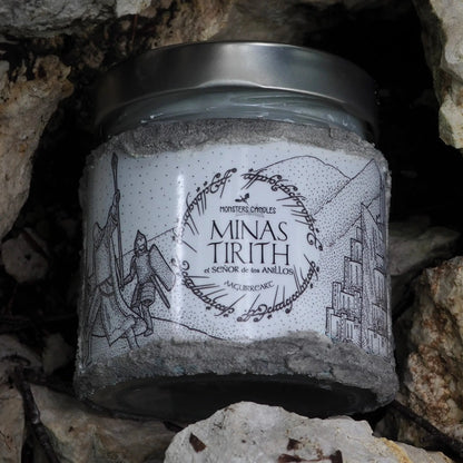 Vela "Minas Tirith" El Señor de los Anillos x @aaguirreart - Monsters Candles ® - Velas Literarias artesanas de soja 100% ecológica