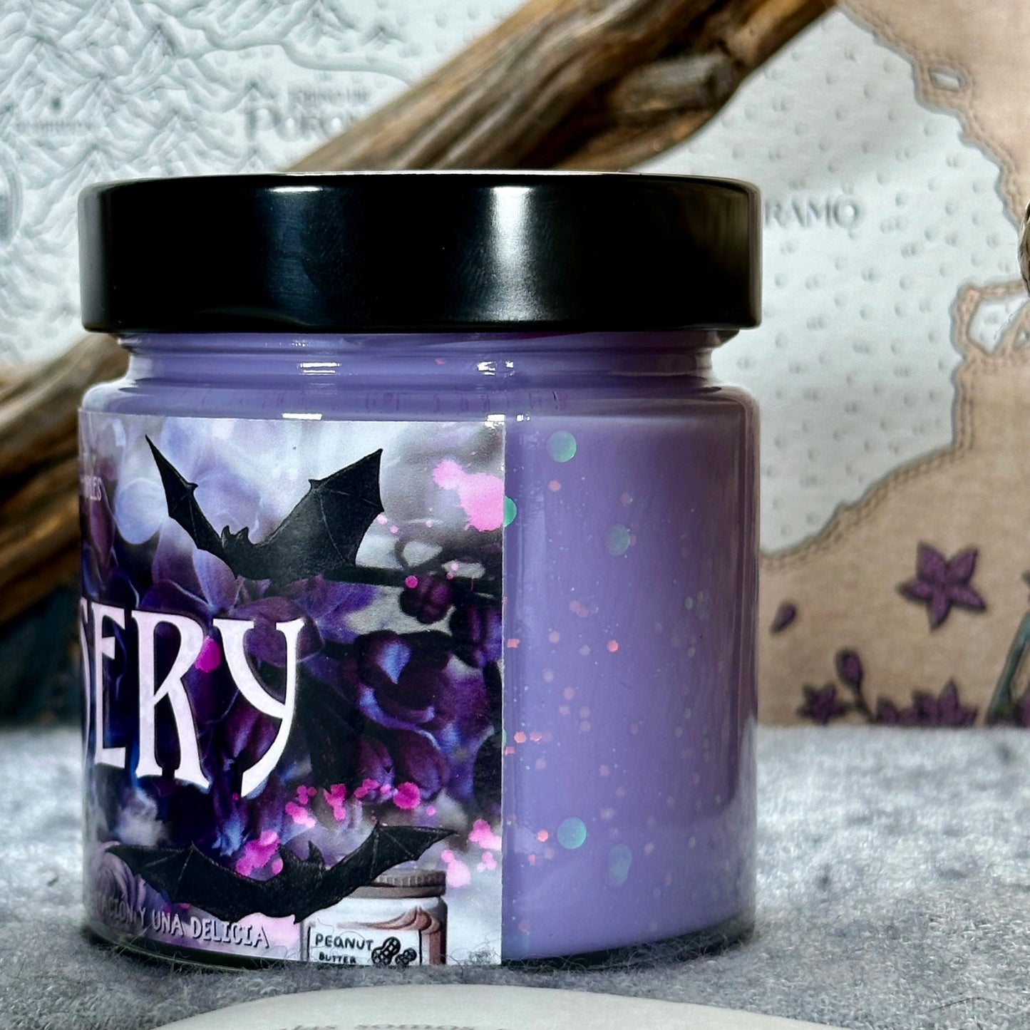 Vela “Misery” Ali Hazelwood - Monsters Candles ® - Velas Literarias artesanas de soja 100% ecológica