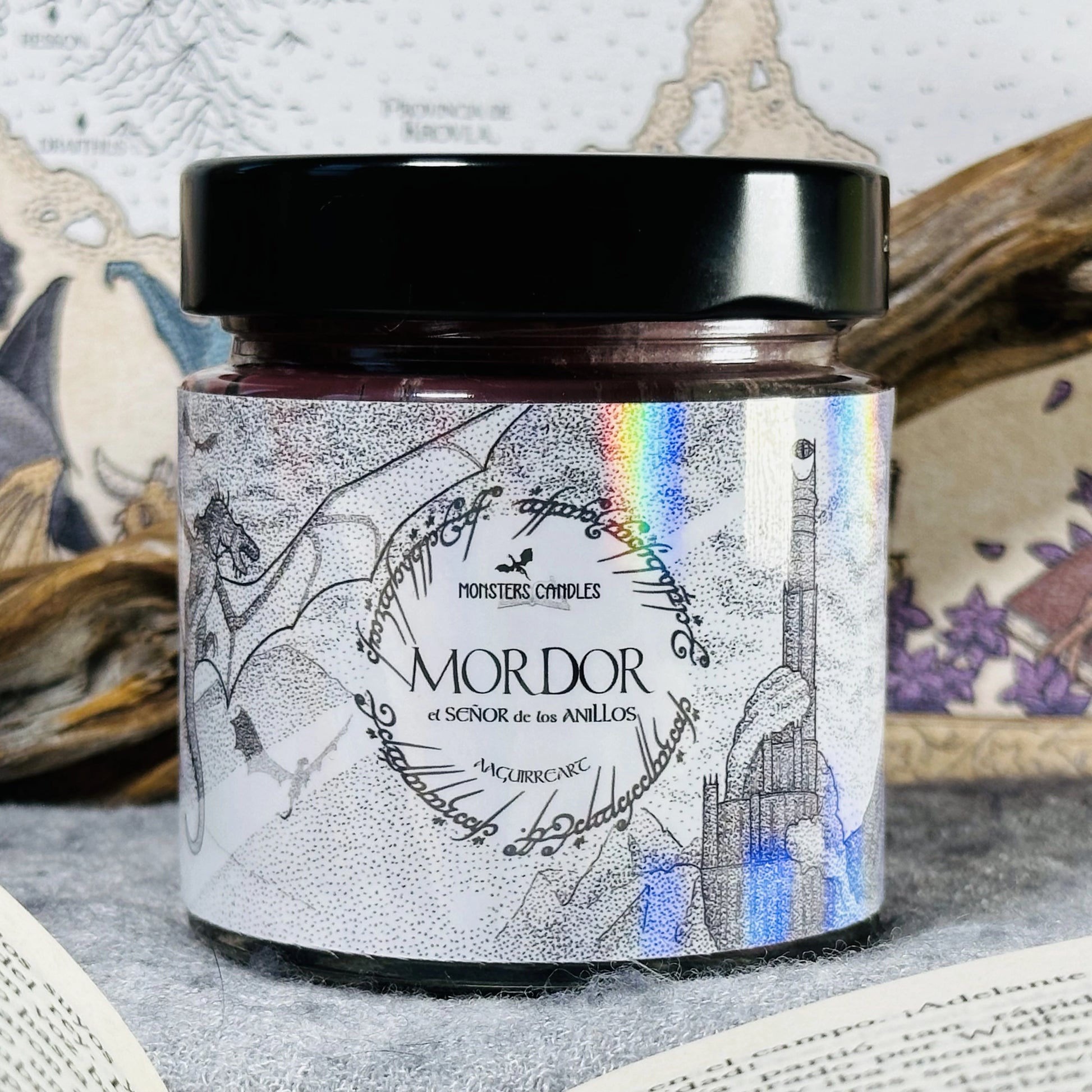 Vela "Mordor" El Señor de los Anillos x @aaguirreart - Monsters Candles ® - Velas Literarias artesanas de soja 100% ecológica