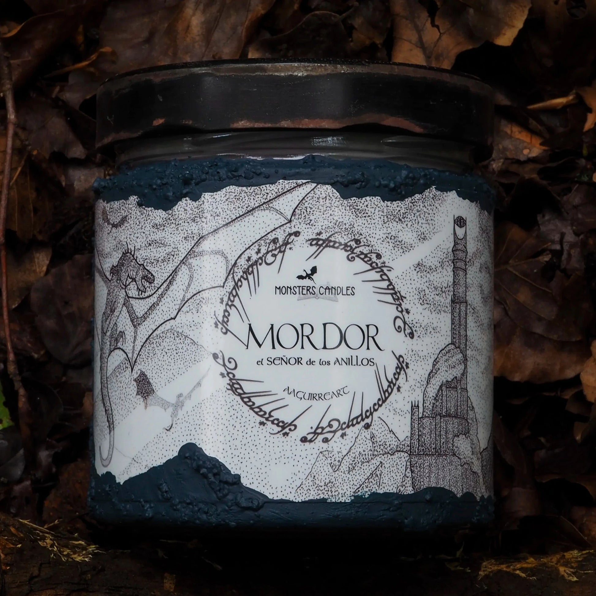 Vela "Mordor" El Señor de los Anillos x @aaguirreart - Monsters Candles ® - Velas Literarias artesanas de soja 100% ecológica