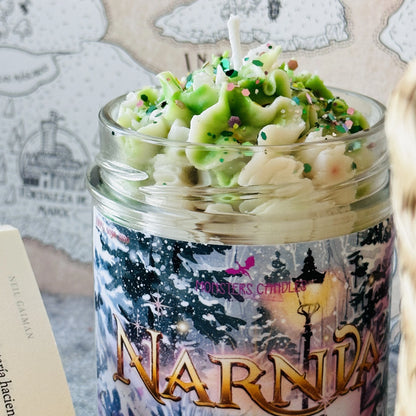 Vela “Narnia” Colección Navidad - Monsters Candles ® - Velas Literarias artesanas de soja 100% ecológica