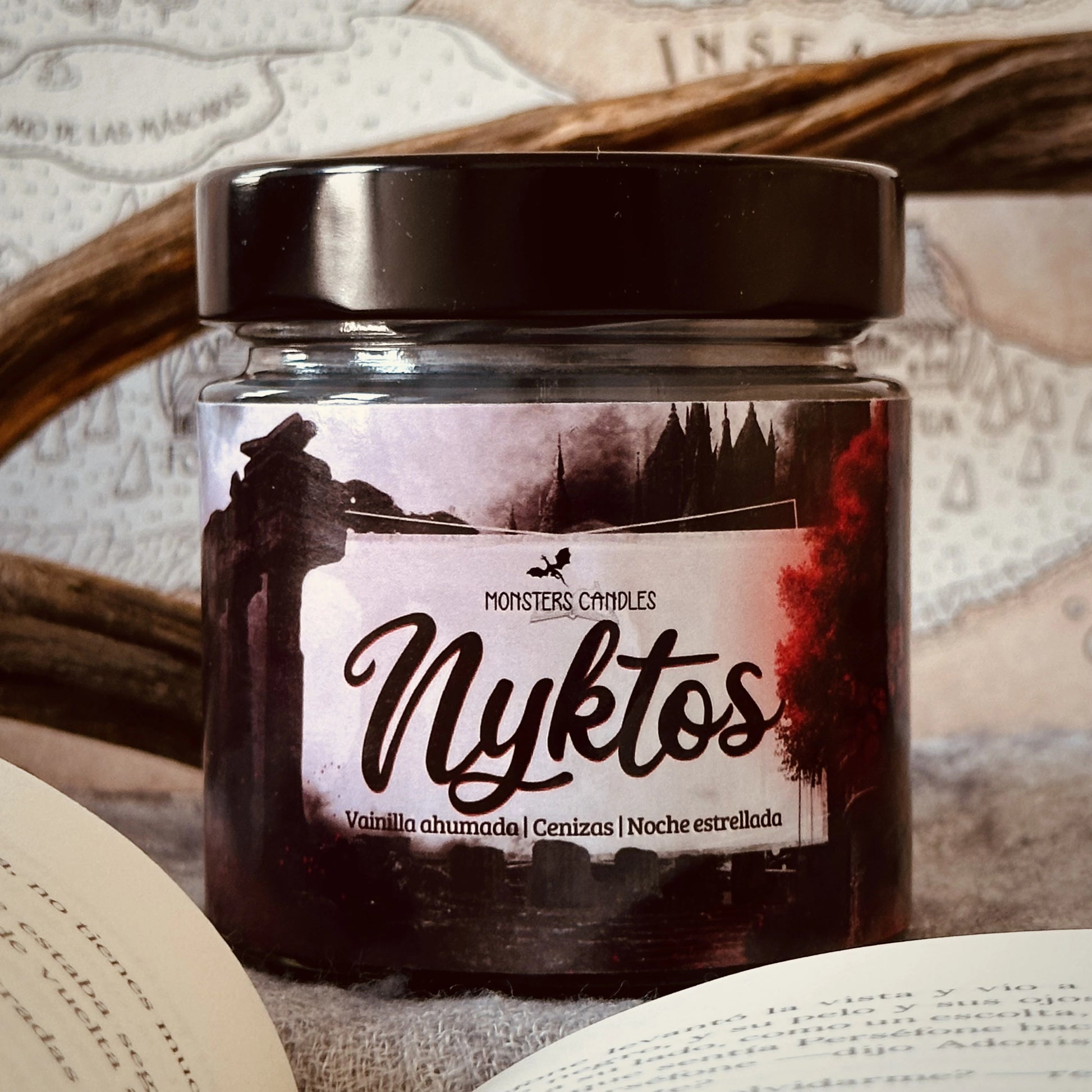 Vela “Nyktos” Una Sombra en las Brasas - Monsters Candles ® - Velas Literarias artesanas de soja 100% ecológica