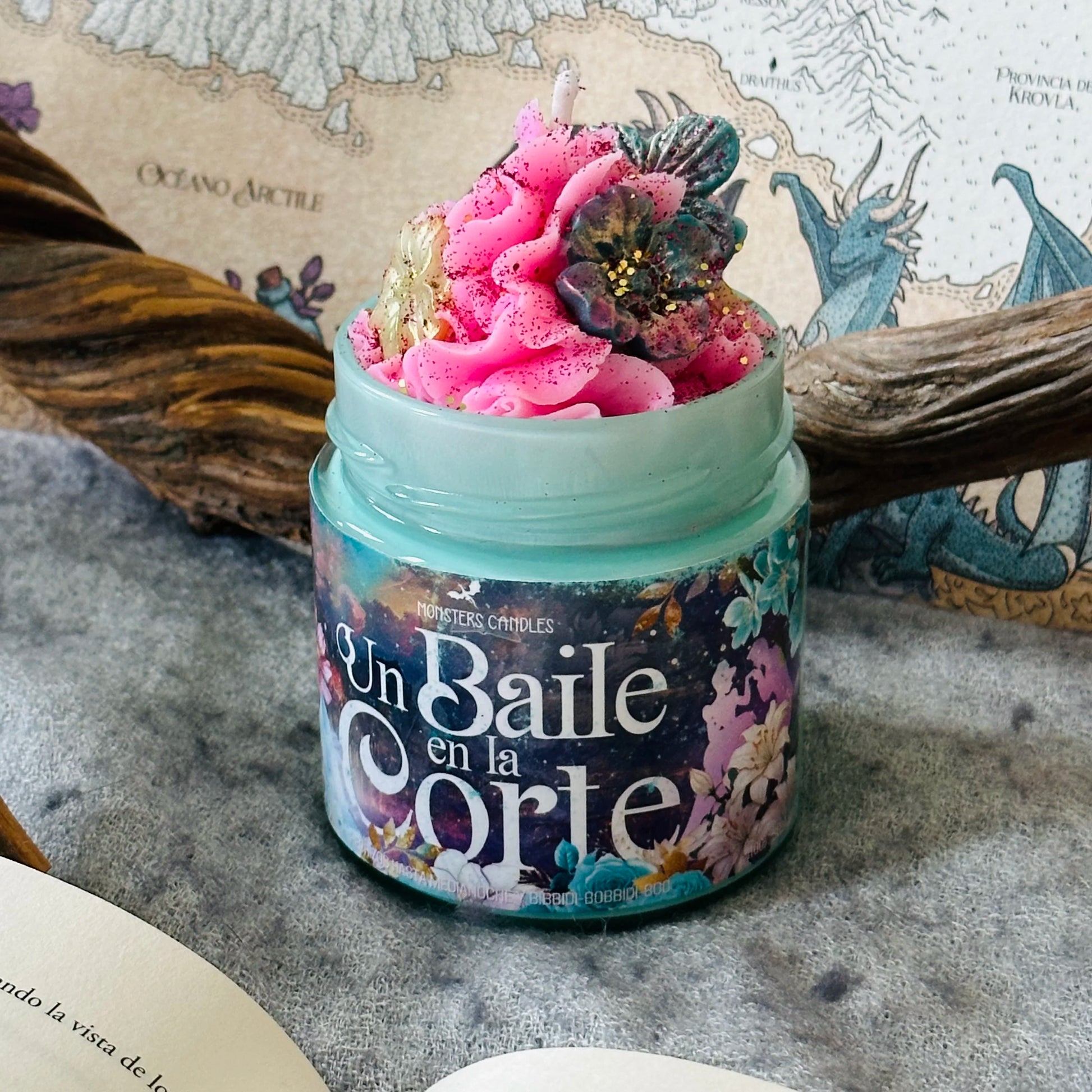 Vela "Un Baile en la Corte" Colección Fantasía - Monsters Candles ® - Velas Literarias artesanas de soja 100% ecológica