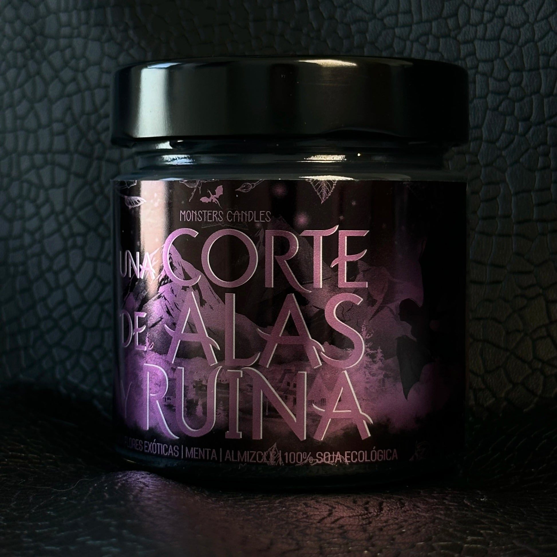 Vela "Una Corte de Alas y Ruina” Edición Exclusiva - Monsters Candles ® - Velas Literarias artesanas de soja 100% ecológica