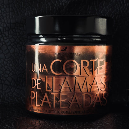 Vela "Una Corte de Llamas Plateadas” Edición Exclusiva - Monsters Candles ® - Velas Literarias artesanas de soja 100% ecológica