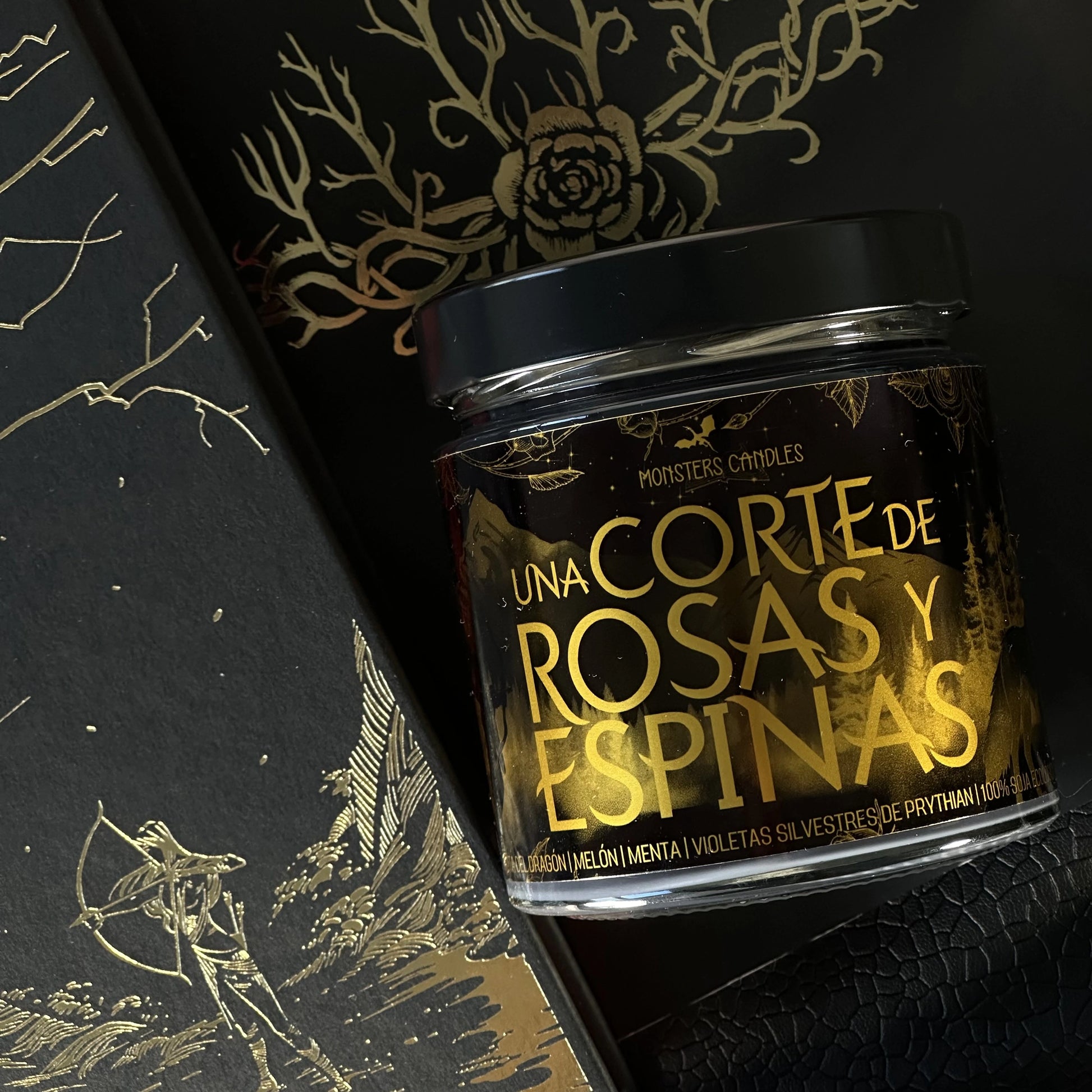 Vela "Una Corte de Rosas y Espinas” Edición Exclusiva - Monsters Candles ® - Velas Literarias artesanas de soja 100% ecológica