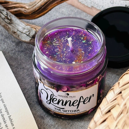 Vela “Yennefer” The Witcher - Monsters Candles ® - Velas Literarias artesanas de soja 100% ecológica